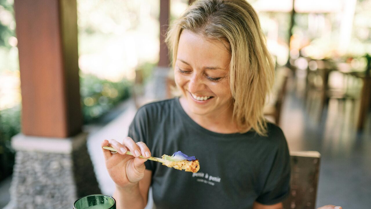 woman eating healthy because food affects adrenal fatigue